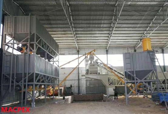 Mobile horizontal cement silo